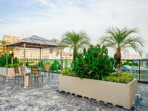 Well furnished condo with balcony