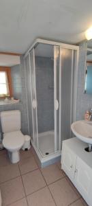 kleines Doppelzimmer mit Dusche WC