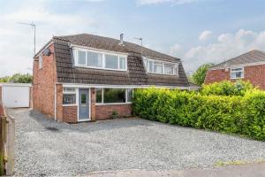 Wonderland 4 bedrooms 6 bed Castle Donnington EMA airport