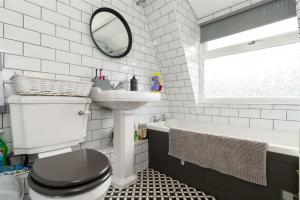 Wonderland 4 bedrooms 6 bed Castle Donnington EMA airport