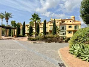 Green Golf by Los Flamingos