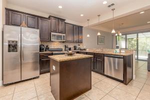 Amazing home in Davenport 4br 3 5 bath