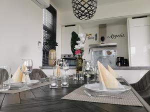 Marina Strandbad Chalet Aan het Oever mit Zaun Haus Nr 135