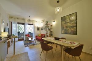 Joyful escape flat