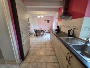 Maisons de vacances Authentique maison bretonne avec jardin fleuri : photos des chambres