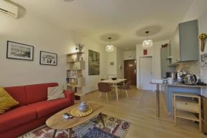 Joyful escape flat