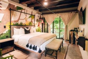 Jungle Sanctuary Wellness Retreat w Pool Bar Spa