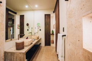 Jungle Sanctuary Wellness Retreat w Pool Bar Spa