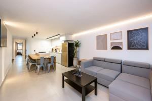 M301 Poblado Apt close to lleras park jacuzzi AC