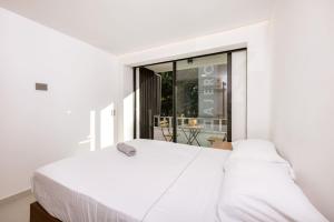 M301 Poblado Apt close to lleras park jacuzzi AC