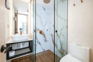 M301 Poblado Apt close to lleras park jacuzzi AC