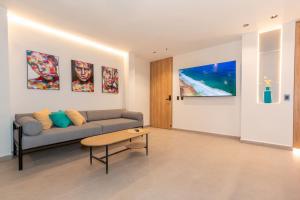 7BR Poblado House close to Lleras Park Jacuzzi AC