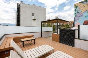 L301 4BR Lleras Park Apt Rooftop Jacuzzi AC