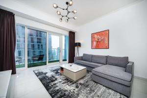 Chic Waterfront 1 Bed with Panoramic Marina Views