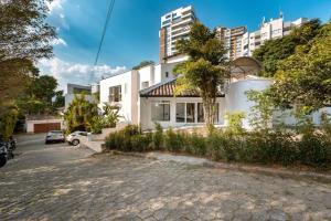 CH105 Poblado 7BR Villa Jacuzzi AC 24 hours Security