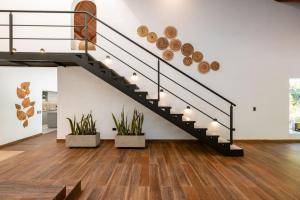 CH105 Poblado 7BR Villa Jacuzzi AC 24 hours Security