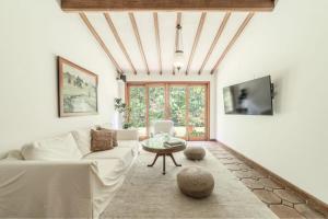 CH51 Colonial Charm Villa at El Poblado Jacuzzi