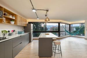 B1 Apt de 3 Alcobas en Poblado Provenza con Aire