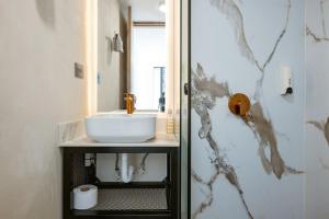 M54 Poblado 10BR 2 Apts with 2 Jacuzzis and AC