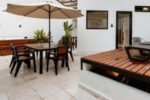 L3 9BR Laureles House Rooftop 2 Jacuzzis AC