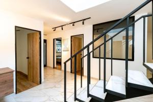 L1 7BR Laureles House rooftop jacuzzi AC