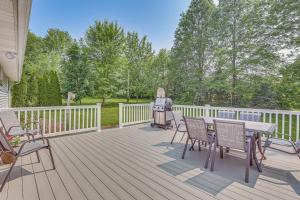 Fish, Hike and Golf Leisurely Navarre Home with Yard!