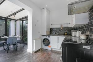 Luxury 5-bedroom home in Newcastle