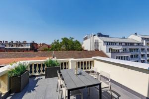 KLAUZAL Rooftop Suit