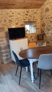 Maisons de vacances Gite La Loge Ligeron : photos des chambres