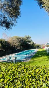 Luxury 1-Bedroom Apartment in Fourways-Sandton with FREE Gym, swimming Pool and Restaurant