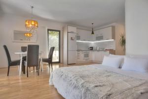 Family One-Bedroom Apartment with Sea View room in Gregovic Family Apartments
