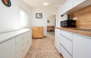 Lovely Apartment In Seline With Wifi