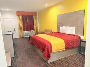 Standard King Room room in Americas Best Value Inn & Suites Houston Veterans Memorial