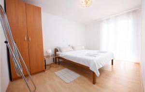 Beautiful Apartment In Seline With Wifi 