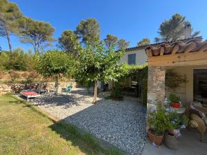 Villas Piscine chauffee, tennis, Mas provencal contemporain : photos des chambres