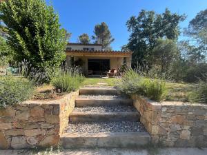 Villas Piscine chauffee, tennis, Mas provencal contemporain : photos des chambres