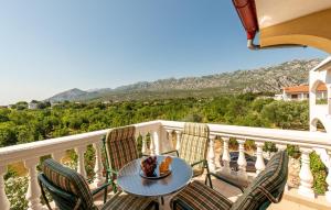 Nice Apartment In Seline With Wifi