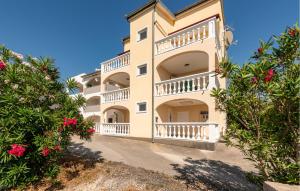 Nice Apartment In Seline With Wifi 