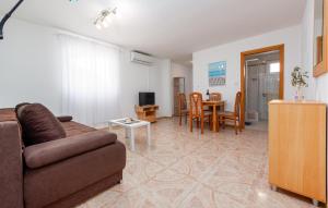 Nice Apartment In Seline With Wifi 