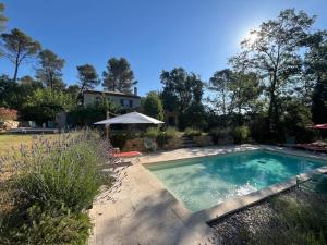 Villas Piscine chauffee, tennis, Mas provencal contemporain : photos des chambres