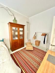 Cozy Top-Floor Studio in Trendy Punavuori, Quiet & Central