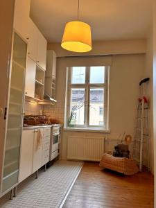 Cozy Top-Floor Studio in Trendy Punavuori, Quiet & Central