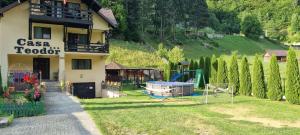 Casa Teodor Rucăr Casă de oaspeți - 4hvězdičkové hotely ve městě Rucar