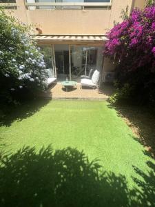 Résidence Genevriers - Joli T2 en rez de chaussée avec jardinet dans le domaine de la Coudoulière MAE-8283