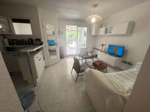 Résidence Genevriers - Joli T2 en rez de chaussée avec jardinet dans le domaine de la Coudoulière MAE-8283