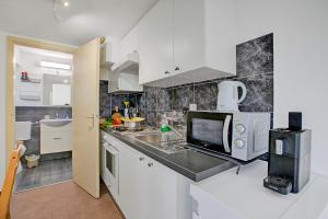 Apartment View And Pool - Happy Rentals