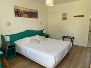 Hotels Logis Hotel La Demeure du Perron : photos des chambres