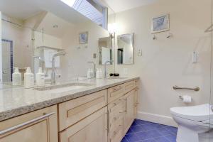 Sojourn Short Walk to Capitol and Eastern Market