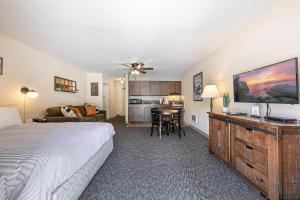 Beautiful Studio WKitchenette #134 at Donner Lake Village