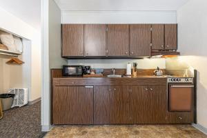 Beautiful Studio WKitchenette #134 at Donner Lake Village